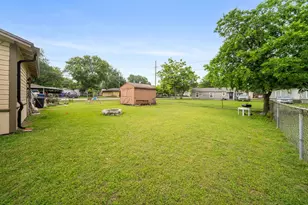 909 S Carlton St, Ennis, TX 75119 - Photo 23