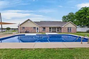 626 E Eubank St, Mabank, TX 75147 - Photo 1
