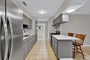 3205 McCollum St, Irving, TX 75061 - Photo 7