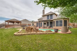 2456 Whispering Breeze Dr, Grand Prairie, TX 75050 - Photo 17