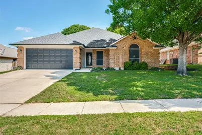 816 Willow Court, Saginaw, TX 76179 - Photo 1