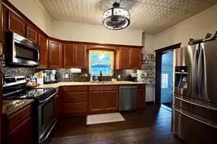 301 Forrest Ave, Cleburne, TX 76033 - Photo 9