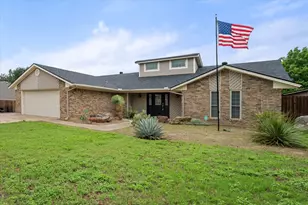 213 Meadowhill Dr, Benbrook, TX 76126 - Photo 5