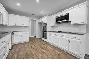 213 Meadowhill Dr, Benbrook, TX 76126 - Photo 3