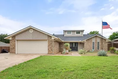 213 Meadowhill Drive, Benbrook, TX 76126 - Photo 3