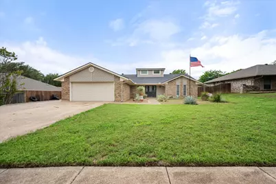 213 Meadowhill Drive, Benbrook, TX 76126 - Photo 5