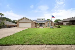 213 Meadowhill Dr, Benbrook, TX 76126 - Photo 5