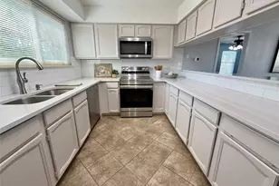 2621 Bayberry Ln, Euless, TX 76039 - Photo 11