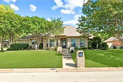 6004 Lakehurst Drive, Arlington, TX 76016 - Photo 1