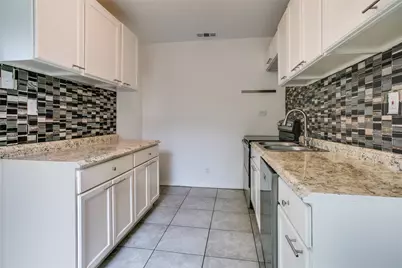 818 E Woodin Boulevard, Dallas, TX 75216 - Photo 17