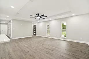 512 Grandview Dr, Granbury, TX 76049 - Photo 5