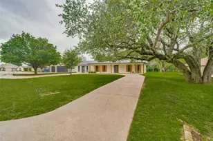 512 Grandview Dr, Granbury, TX 76049 - Photo 3