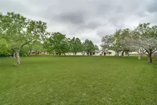 512 Grandview Dr, Granbury, TX 76049 - Photo 33