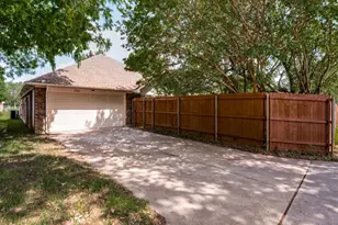 3303 Greenglen Cir, Carrollton, TX 75007 - Photo 23