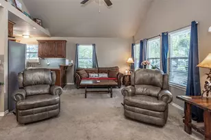 406 W Elm St, Collinsville, TX 76233 - Photo 5
