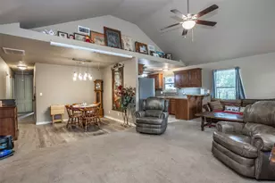 406 W Elm St, Collinsville, TX 76233 - Photo 3