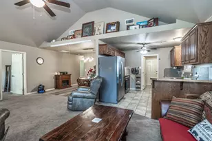 406 W Elm St, Collinsville, TX 76233 - Photo 9