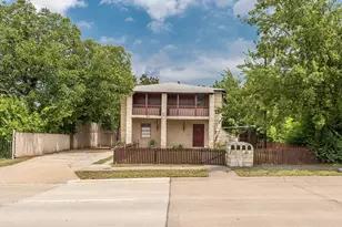 908 N Zang Blvd, Dallas, TX 75208 - Photo 1