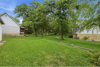 316 Comanche Drive, Lake Kiowa, TX 76240 - Photo 37