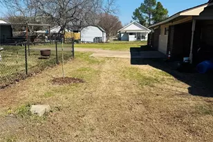 305 S 1st St, Crandall, TX 75114 - Photo 35