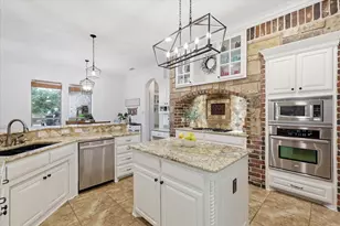 1316 Durango Springs Dr, Fort Worth, TX 76052 - Photo 11