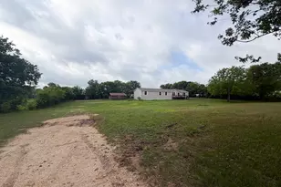 1075 Pluto Rd, Milford, TX 76670 - Photo 19
