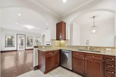 1020 Pavillion Street, Dallas, TX 75204 - Photo 9