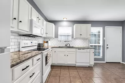 1302 Speight Avenue, Waco, TX 76706 - Photo 7