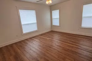 410 S Hannaford St, Granbury, TX 76048 - Photo 9