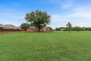 2720 E Seeton Rd, Grand Prairie, TX 75054 - Photo 25