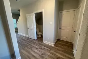 312 Lone Wolf Trl, Fort Worth, TX 76120 - Photo 5