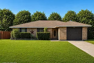 313 Taurus Dr, Cedar Hill, TX 75104 - Photo 1