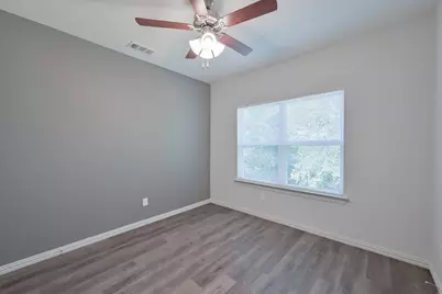 1728 E Powell Avenue, Fort Worth, TX 76104 - Photo 9