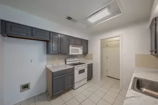 3031 Lela St, Irving, TX 75061 - Photo 9
