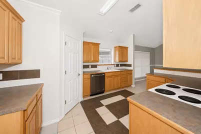 2230 Park Hurst Drive, Arlington, TX 76001 - Photo 13