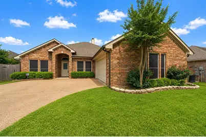 2230 Park Hurst Drive, Arlington, TX 76001 - Photo 3