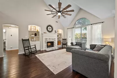 2014 Marie Weldon Lane, Arlington, TX 76001 - Photo 9