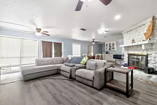 132 Shady Shores Dr, Mabank, TX 75156 - Photo 9