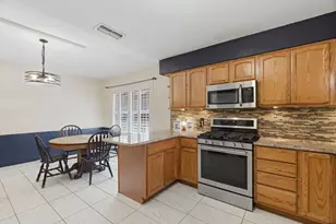 1025 Hampshire Ln, Carrollton, TX 75007 - Photo 7