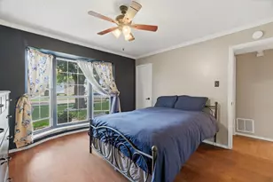 1025 Hampshire Ln, Carrollton, TX 75007 - Photo 13