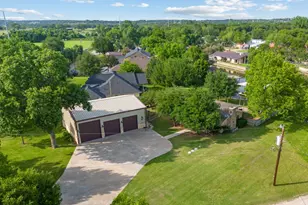 3319 Midway Ct, Granbury, TX 76049 - Photo 5