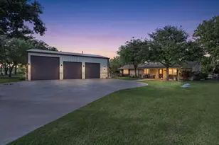 3319 Midway Ct, Granbury, TX 76049 - Photo 3