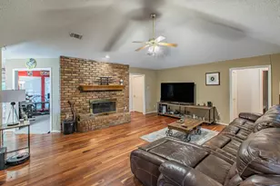 334 Meadow Creek Dr, Duncanville, TX 75137 - Photo 3