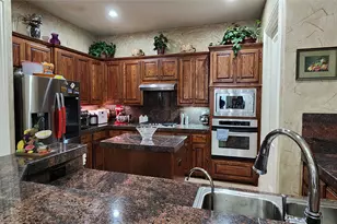 1001 Llano Trce, Irving, TX 75063 - Photo 9