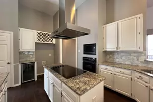 9811 Cliffside Dr, Irving, TX 75063 - Photo 5