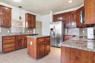 714 Bayou Dr, Glenn Heights, TX 75154 - Photo 3