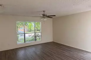 4737 Hollow Tree Dr, Arlington, TX 76018 - Photo 5