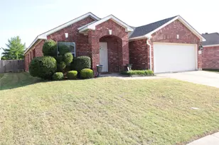 2059 La Salle Trail, Grand Prairie, TX 75052 - Photo 3