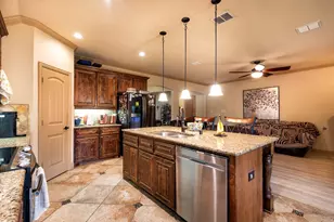 107 Manor Ln, Waxahachie, TX 75165 - Photo 5