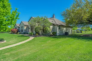 100 Helton Dr, Granbury, TX 76049 - Photo 3